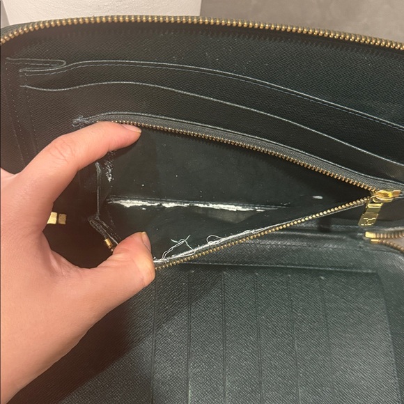 Louis Vuitton Green Taiga Organizer Zippy Wallet - Picture 12 of 13
